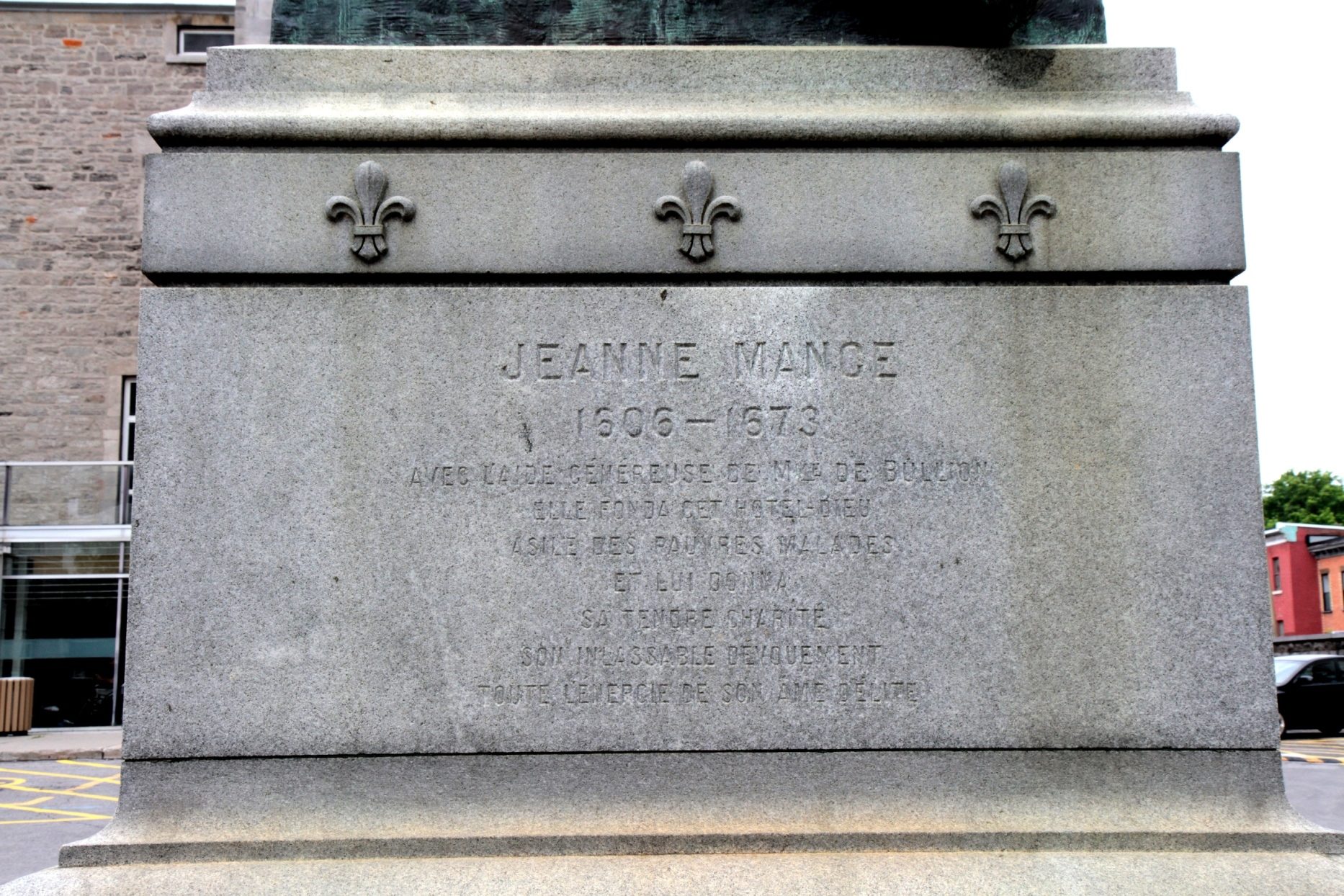Jeanne Mance's monument, Montreal - 06.JPG